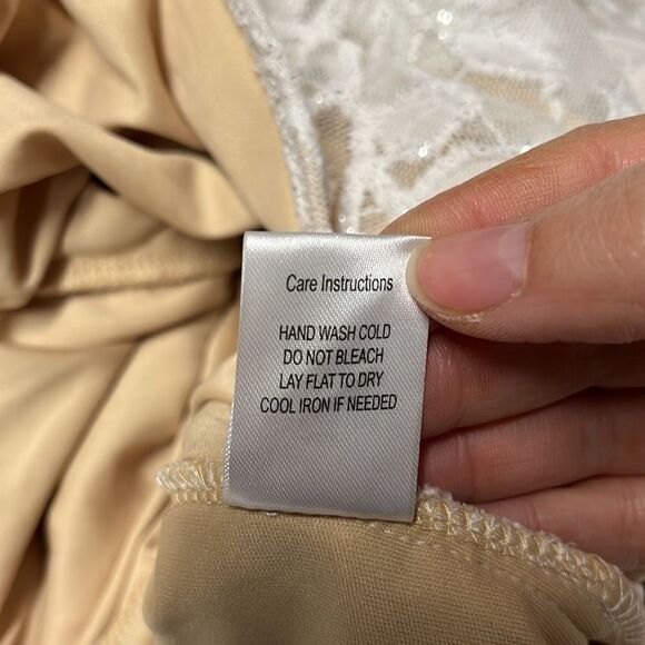 NWOT EMERALD SUNDAE | Juniors' Nude Slim Allover Lace Overlay Side-Slit Gown XL - Picture 11 of 11